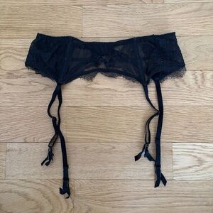 Victoria's Secret Lace Garter Belt Size M/L